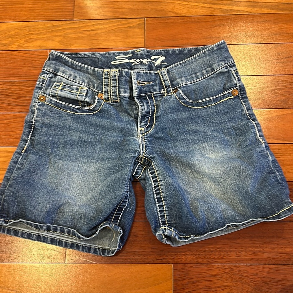 Women’s Seven7 jean shorts size 28